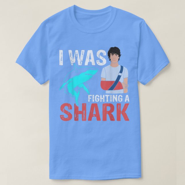 T-shirt J'Étais En Train De Combattre Un Requin Os Cassés  (Design devant)