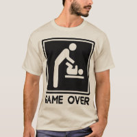 Jeu au-dessus de nouveau bébé pour le papa de