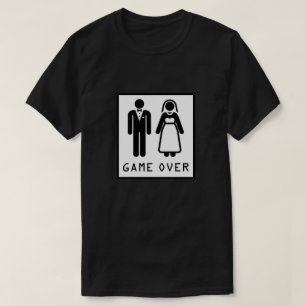 T-shirt Jeu engagé ou marié au-dessus de jeune mariée et