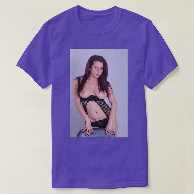 T-shirt Jeune fille à tête rouge qui pose seins (Design devant)