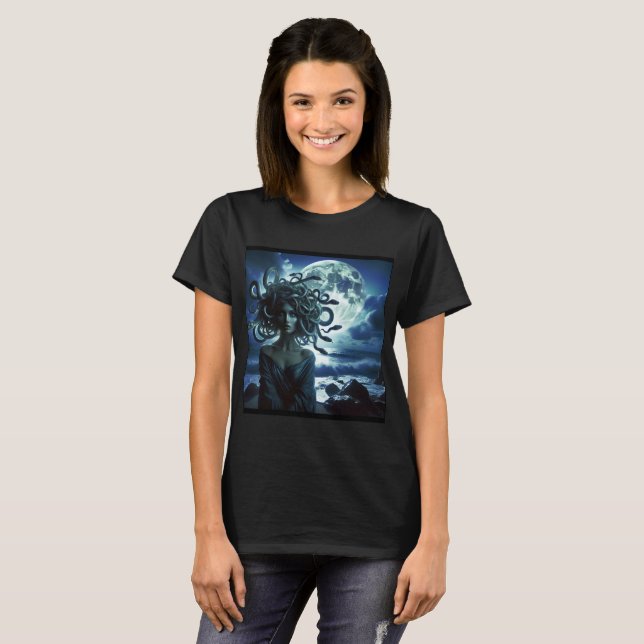 T-shirt Jeune jolie méduse par la lune et l'océan (Devant entier)