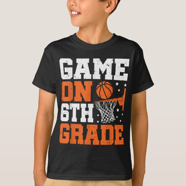 T-shirt Jeux Drôle Sur Le Basket De 6E Année Premier Jour  (Devant)