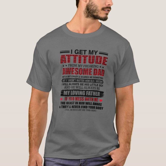 T-shirt J'Obtiens Mon Attitude De Mon Fou Père Fun Fun Fan (Devant)