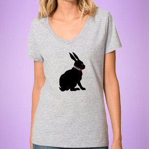 T-shirt Joli lapin en silhouette noir portant des fleurs