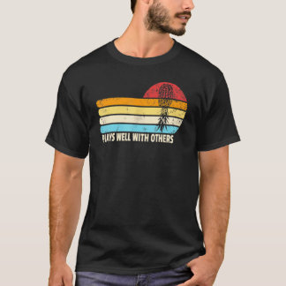 T-shirt Joue Bien Avec D'Autres Swinger À L'Extérieur De P