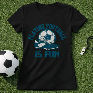 T-shirt Jouer au football avec des crampons et un ballon e