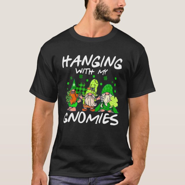 T-shirt Jour de la Saint Patrick Vert Gnome Accroché À Mon (Devant)