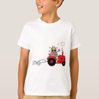 Joyeux paysan utilisant un tracteur
