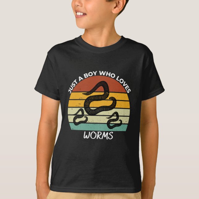 T-shirt Just a boy who loves worms (Devant)