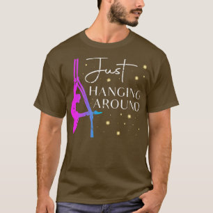 T-shirt Juste accrocher autour de la danseuse de soie aéri