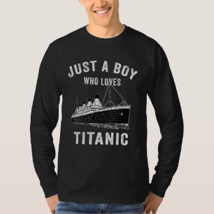 T-shirt Juste Un Garçon Qui Aime Titanic Classic Ship