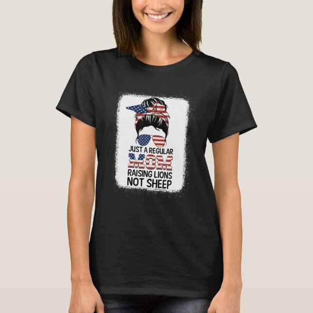 T-shirt Juste une maman régulière pas le Patriot lever Lio (Devant)