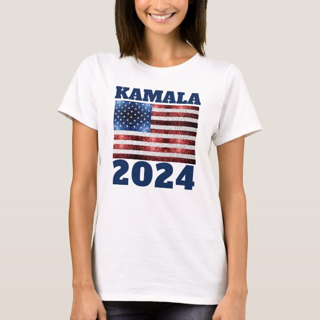 T-shirt KAMALA 2024 USA drapeau bleu rouge faux texte (Devant)