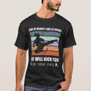 T-shirt Karate Girl - Elle est belle Elle est gracieuse El