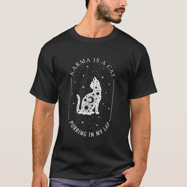 T-shirt Karma Est Un Chat Qui Me Purge Dans Les genoux (Devant)