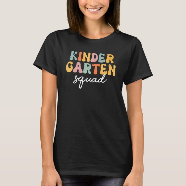 T-shirt Kindergarten Squad Retro Groovy Happy First Day Of (Devant)