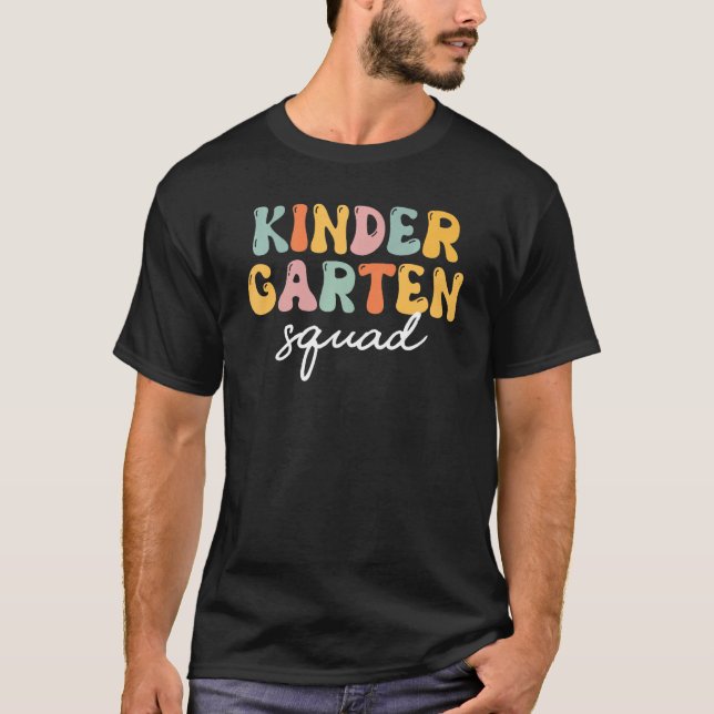 T-shirt Kindergarten Squad Retro Groovy Happy First Day Of (Devant)