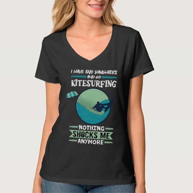 T-shirt Kiteboard I Have Two Daughters And Go Kitesurfing  (Devant)