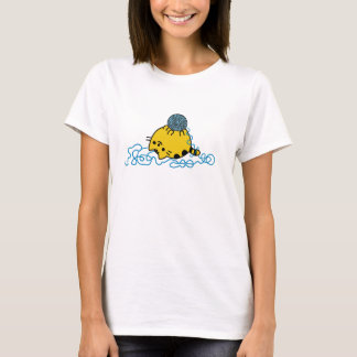 T-shirt Kitty rond mignon jouant avec la boule de fil