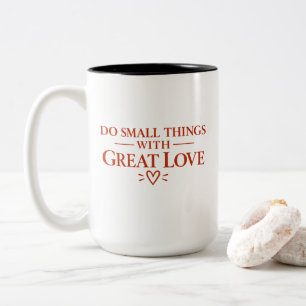 T-Shirt "Kleine Dinge mit großer Liebe" Zweifarbige Tasse