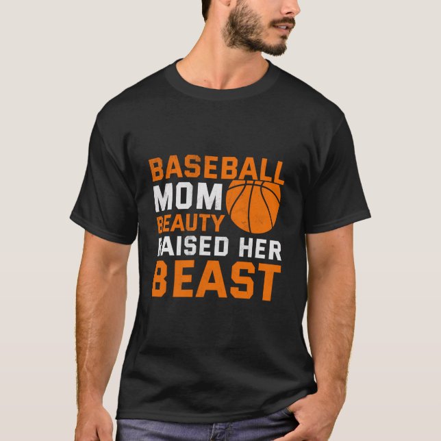 T-shirt La beauté de maman de baseball a élevé sa bête (Devant)