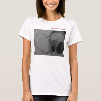 T-shirt La chemise des filles de coeur et d'écouteurs