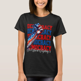 T-shirt La démocratie anti-Trump vaut la peine d'être comb
