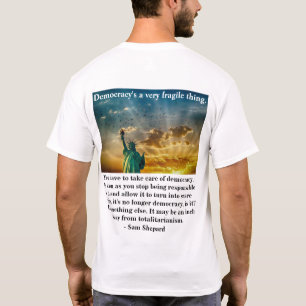 T-shirt La démocratie est une chose très fragile.