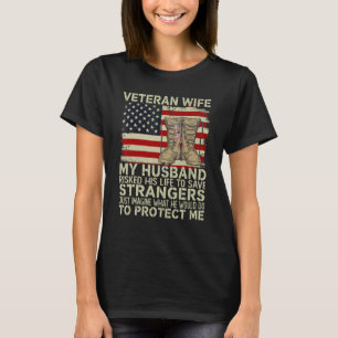 T-shirt La femme de l'ancien combattant Mon mari a risqué 