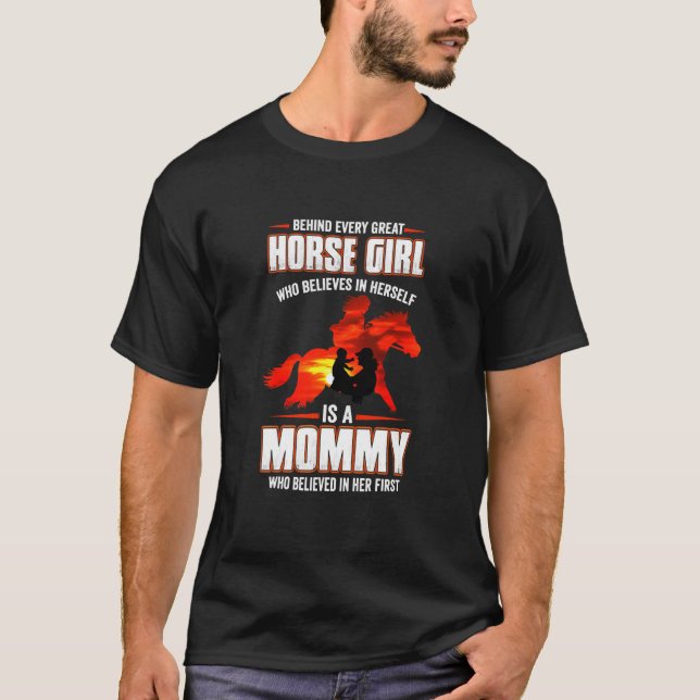 T-shirt La Fille Du Cheval Qui Croit En Elle-Même Est (Devant)