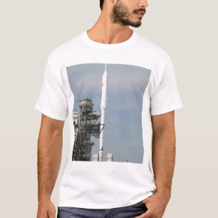 T-shirt La fusée d'Ares IX est vue sur la plate-forme de