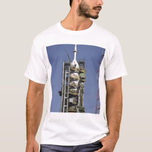 T-shirt La fusée de Soyuz est érigée en le place