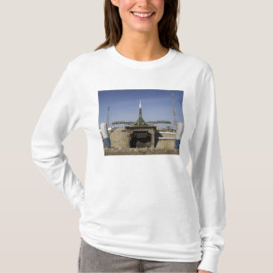 T-shirt La fusée de Soyuz est érigée en le place 6