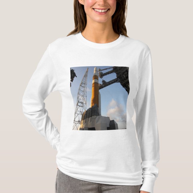 T-shirt La fusée Delta IV (Devant)