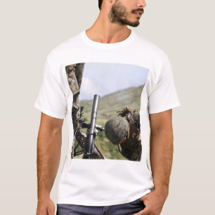 T-shirt La méthode de direct-configuration de mortiers de