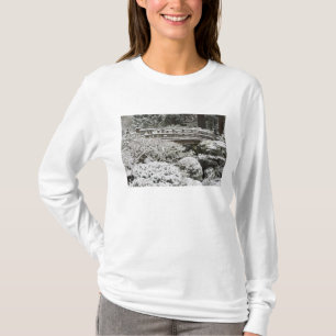T-shirt La neige tombe dans le jardin japonais de Portland