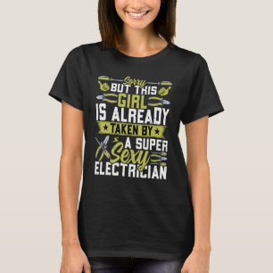 T-shirt La petite amie de Lineman cette fille prise par un