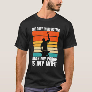 T-shirt La seule chose plus chaude que ma forge est ma fem