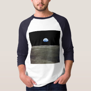 T-shirt La Terre de Lune dans l'espace noir