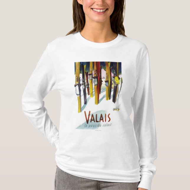 T-shirt La terre du soleil - skis se tenant dans la neige (Devant)