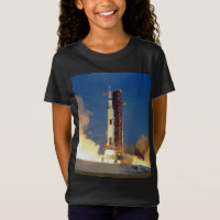 La Terre tremble pendant que Saturne V Blade Skywa