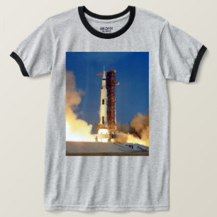 T-shirt La Terre tremble sous la poussée colossale de Satu