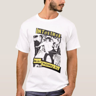 T-shirt La vie d'intestins dans une boîte en carton