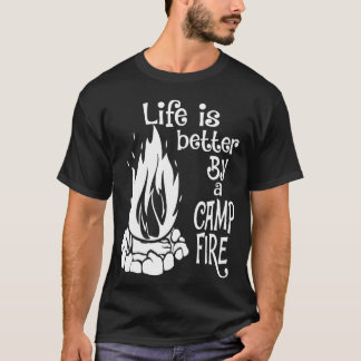T-shirt La vie est meilleure au coin d'un feu de camp garç