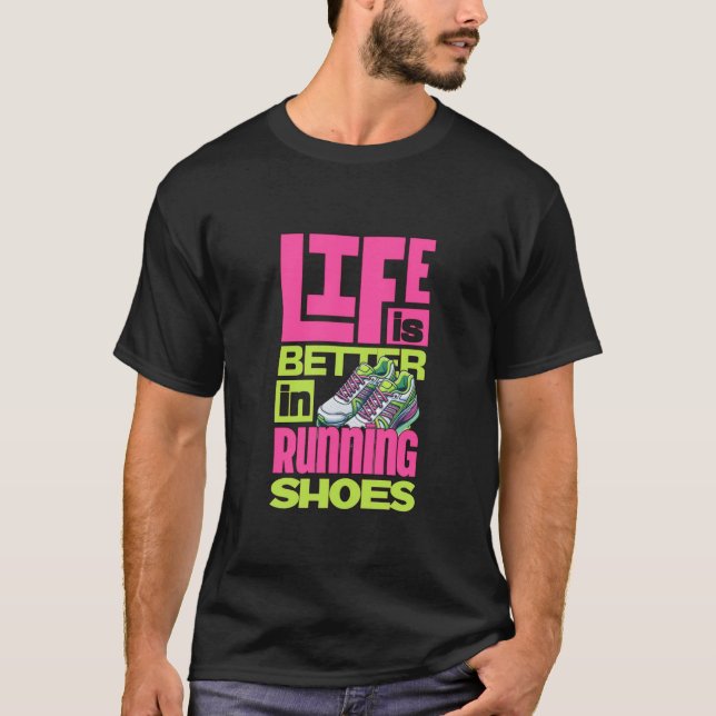 T-shirt La vie est meilleure dans la course de chaussures  (Devant)