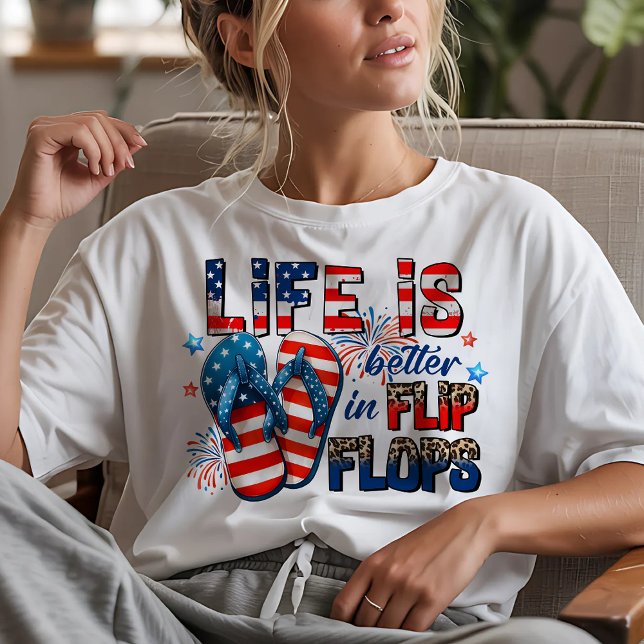 T-shirt La vie est meilleure en tongs 4 juillet (Créateur téléchargé)
