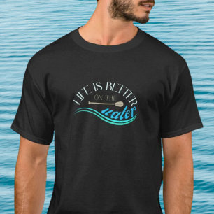 T-shirt La vie est meilleure sur les vêtements d'eau