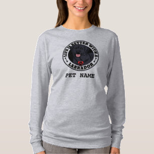 T-shirt La vie personnalisée du Labrador noir est meilleu