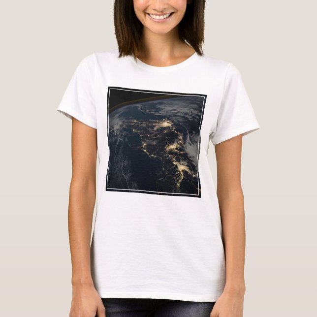 T-shirt La Ville Éclairait Le Japon La Nuit. (Devant)