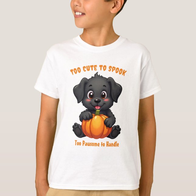 T-shirt Labrador tenant un Citrouille, halloween (Devant)